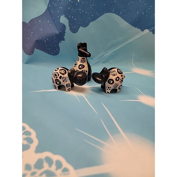 soap stone carvings - Picture 3 of 9